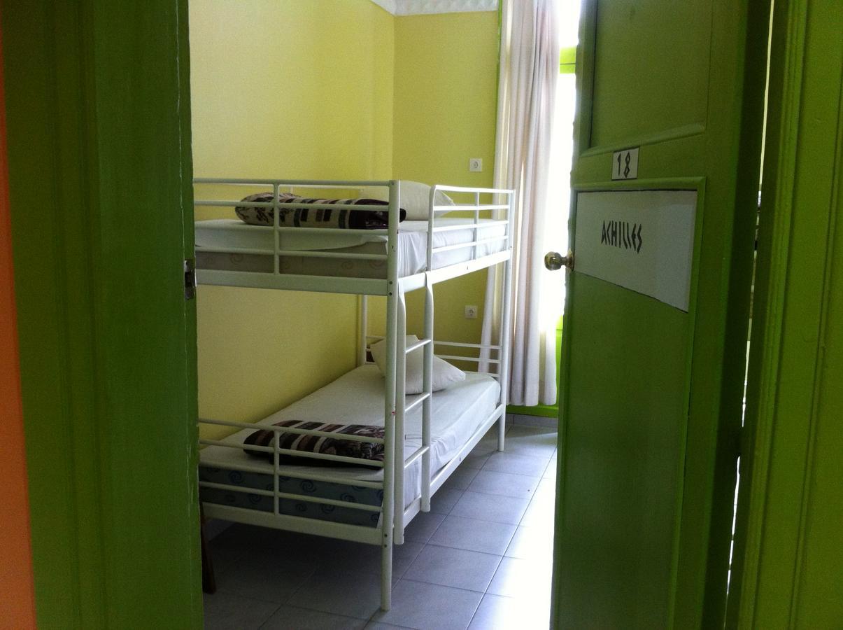 Zeus Hostel Athens Exterior photo