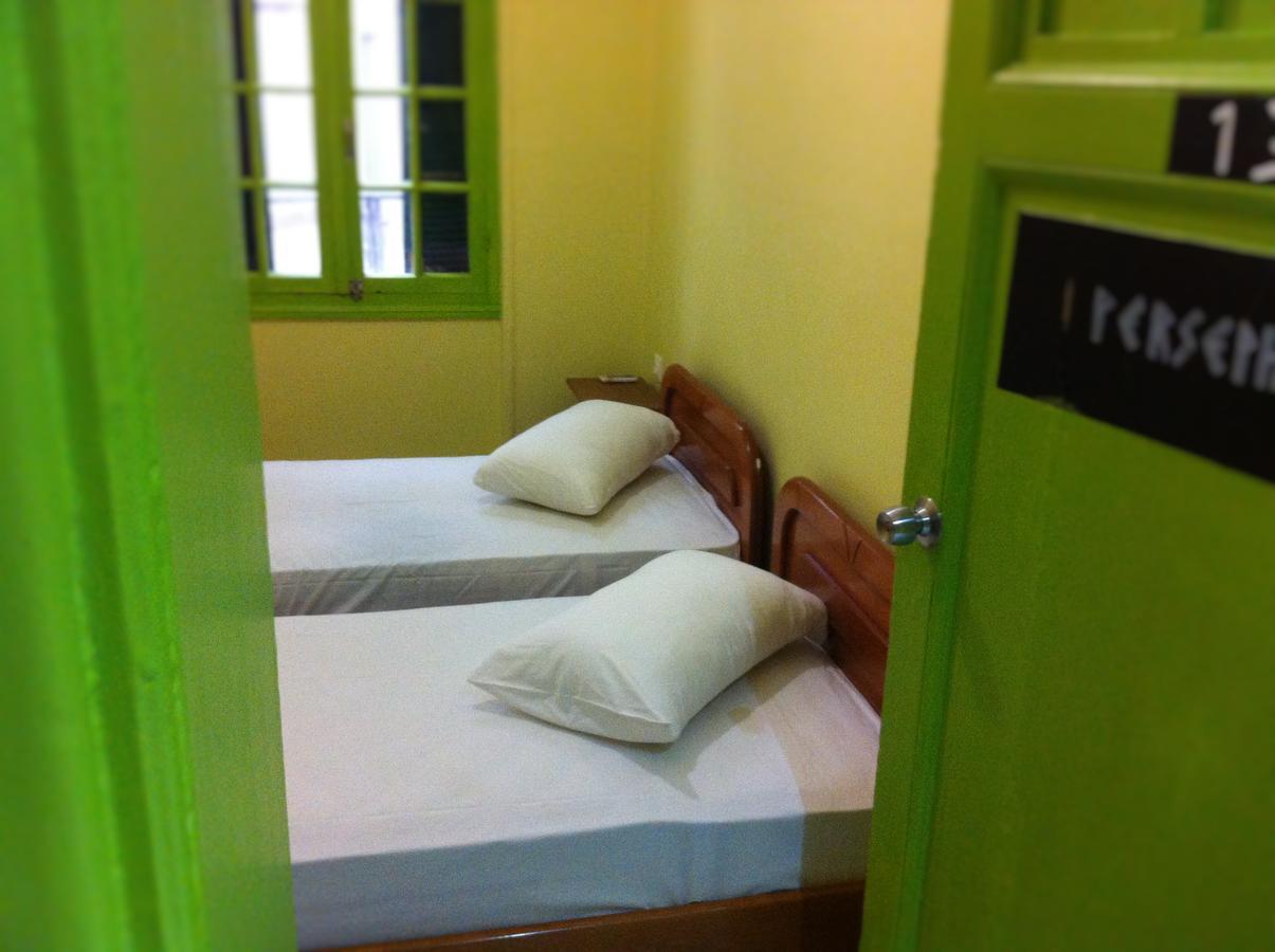 Zeus Hostel Athens Exterior photo